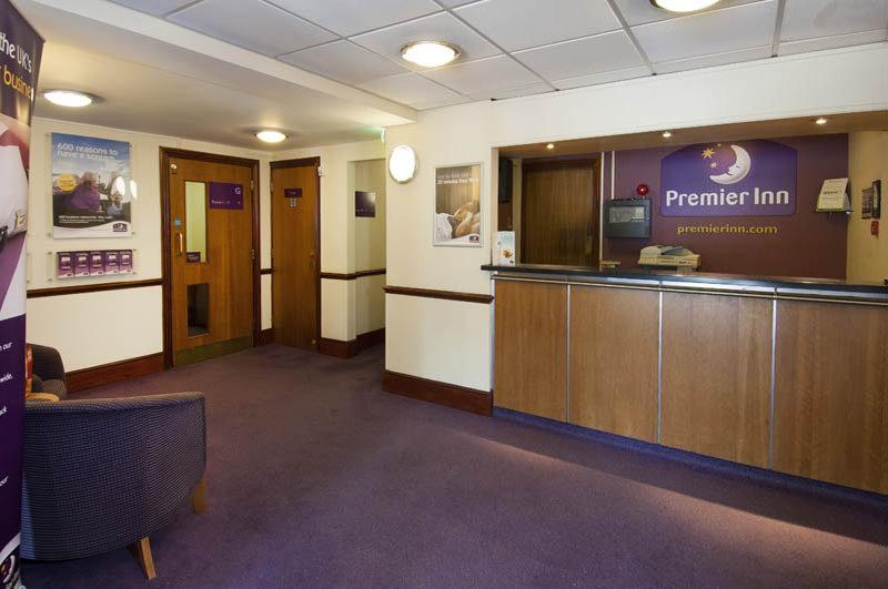 Premier Inn Milton Keynes South Exterior foto